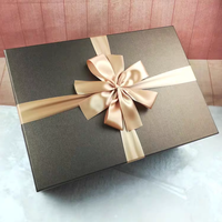 Boîte cadeau personnalisée avec gaufrage, revêtement UV, carton écologique recyclable, ruban satiné et nœud pour emballage de vêtements, mariage, anniversaire