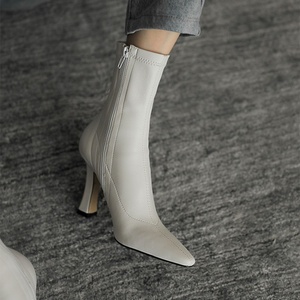 Nouvelles Bottes de Mariage pour Femmes à Talon Aiguille Pointu en Cuir avec Fermeture Éclair – Collection Hiver Tendance - Product Image 2
