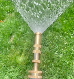 <span class=keywords><strong>Pistolet</strong></span> <span class=keywords><strong>à</strong></span> <span class=keywords><strong>eau</strong></span> haute pression en laiton massif avec poignée souple et jets réglables pour jardin et lavage de voiture - Product Image 1