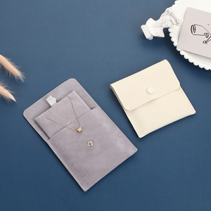 Delia minimalista eco friendly hot stamp sacchetto di gioielli di lusso busta di carta di gioielli sacchetto di imballaggio sacchetti di pelle scamosciata con bottone - Product Image 2