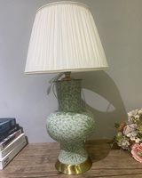 Nouvelle lampe de table en porcelaine chinoise avec base de vase en céramique en forme de fleur blanche verte pour la décoration intérieure pour le salon ou le chevet