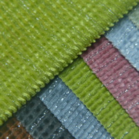 Velours brillant et flexible: parfait pour les jetés de canapé modernes, ajoutant une touche élégante