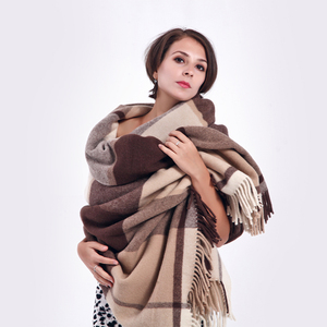 TAIFU Factory OEM/ODM Wholesale 23um 100% Merino <strong>Wool</strong> <strong>Shawl</strong> 400GSM 130*160+10*2cm Throw <strong>Shawl</strong> with Tassel - Product Image 2