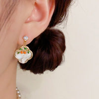 Anting-anting gantung akrilik lucite bentuk semangka berdaun empat, premium, trendi, elegan, hadiah ideal untuk wanita, cocok untuk pemakaian sehari-hari, pesta, dan acara resmi.