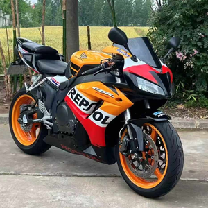 <span class=keywords><strong>Moto</strong></span> <span class=keywords><strong>sportive</strong></span> CBR1000RR Fireblade, excellent état. Moteur 4 cylindres en ligne de 1000 cm³ refroidi par liquide, freins ABS et échappement SBK - Product Image 2