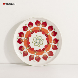 Assiette de présentation en porcelaine fine avec décor floral blanc, design personnalisé, pour mariage, restaurant et décoration murale. - Product Image 3