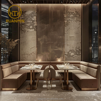 Mobilier commercial de restaurant Table carrée en marbre équipée de fauteuils en velours brun et présentoir de canapé Ensemble de restaurant