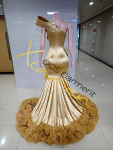 Vestidos de Banquete Femininos Personalizados Exclusivos Ocstrade com Flores, Strass Dourado, Fenda, Renda e Cauda para Festas e Bailes - Product Image 6