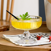 Glazen schaal met zwaardgraspatroon, 265ml, gekleurd vintage cocktailglas voor bar, martini, fruitmocktails en dranken.