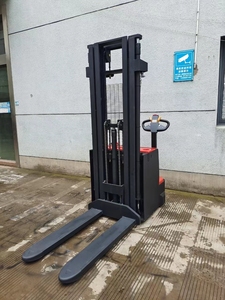 3.5m 4M 4.5m 5m Chiều cao nâng xách tay nâng điện <span class=keywords><strong>Stacker</strong></span> 24V điện <span class=keywords><strong>Stacker</strong></span> xe nâng xe nâng khách sạn sử dụng - Product Image 5