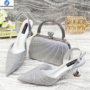 Nuove <span class=keywords><strong>scarpe</strong></span> italiane Sinya <span class=keywords><strong>con</strong></span> borsa abbinata, decorate <span class=keywords><strong>con</strong></span> pietre, fatte a mano, <span class=keywords><strong>scarpe</strong></span> <span class=keywords><strong>con</strong></span> <span class=keywords><strong>tacco</strong></span> alto da sposa, set coordinato <span class=keywords><strong>con</strong></span> borsa. - Product Image 5