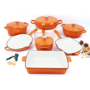 Белый эмалированный чугунный набор посуды, классический дизайн, кремовый интерьер, включает в себя голландская кастрюля, сковородка, прочная металлическая посуда для выпечки - Product Image 4