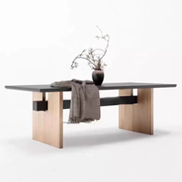 Bureau de travail moderne et minimaliste