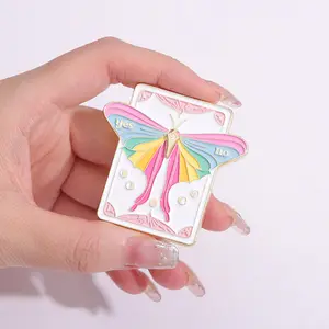 Kustom lucu pasangan lencana kreatif kupu-kupu & kartu <span class=keywords><strong>Tarot</strong></span> bentuk indah Niche hewan serangga Enamel pin untuk topi - Product Image 1