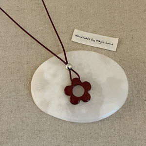 Collier pendentif fleur à gouttes d'huile de style simple en gros, petit collier en corde de cuir noué frais et personnalisé - Product Image 5