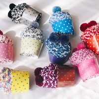 Chaussettes de cheville pour femmes, texture moelleuse, détails pompons, motif à pois colorés, chaussettes chaudes, confortables, tendance, élégantes et décontractées