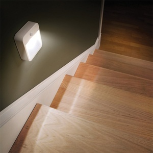 Lampe à détecteur de mouvement rechargeable 4 LED, lumière de nuit à détecteur de mouvement LED pour la maison, alimentation USB ou piles sèches - Product Image 2