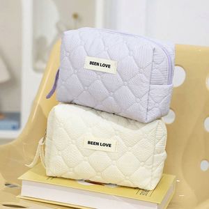 Nouvelle Pochette de Maquillage Imperméable en Polyester Matelassé Personnalisable, Luxe, Volumineuse, pour Voyage et Cadeau, Collection 2024 - Product Image 5