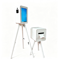 Cabina de Fotos con Pantalla Táctil de Madera Blanca, Kiosco de Selfies con Cámara DSLR Basado en iPad, Cabina de Fotos para Bodas y Eventos para Alquiler en Fiestas