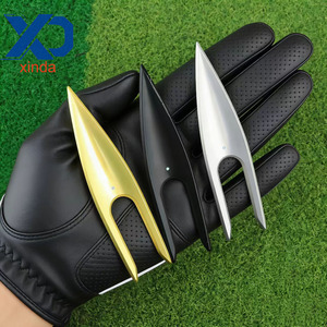 Herramienta de Reparación de Green de Golf con Forma de Pez Creativa, Herramienta Premium de Metal para Reparar Green con Limpiador de Ranuras de Palo para Golfistas, Multifuncional - Product Image 1