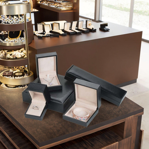 Boîte <span class=keywords><strong>à</strong></span> <span class=keywords><strong>bijoux</strong></span> de luxe <span class=keywords><strong>pour</strong></span> bracelet, organiseur de rangement en cuir PU avec un service optimal, intérieur doux, boîte cadeau <span class=keywords><strong>pour</strong></span> <span class=keywords><strong>homme</strong></span> et femme - Product Image 1