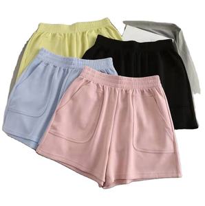 Pantalones cortos de tela polar de rizo de algodón informales de verano para mujer personalizados al por mayor pantalones cortos sueltos de cintura alta pantalones cortos frescos suaves - Product Image 1