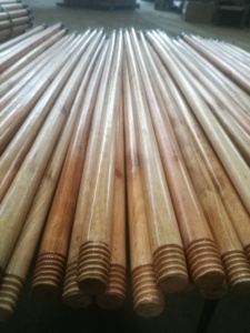 Articles ménagers très demandés : Manches de balai en bois, brosses à plancher, manches de balai à poncer en bois - Product Image 4