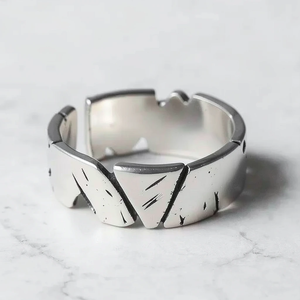 Anillos Ajustables con Acabado Plateado Antiguo y Textura <span class=keywords><strong>de</strong></span> Roca - Joyería <span class=keywords><strong>de</strong></span> Marca <span class=keywords><strong>de</strong></span> Fábrica OEM ODM, Anillos <span class=keywords><strong>de</strong></span> Acero Inoxidable Fundido - Product Image 1