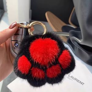Llavero de moda Kawaii suave con diseño de pata de oso adorable de alta calidad, llavero de felpa con forma de pata de gato, pompón de piel de conejo de primera calidad - Product Image 4
