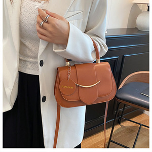 <span class=keywords><strong>Sac</strong></span> à bandoulière tendance pour femmes - Sacs à <span class=keywords><strong>main</strong></span> en cuir PU avec plusieurs options <span class=keywords><strong>de</strong></span> port pour les trajets quotidiens et les voyages - Product Image 6