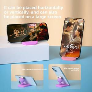 Soporte Creativo para Teléfono Móvil con Diseño de Muñeco, Multifuncional, Adorable, para Cama, Escritorio, Universal, Personalizable - Product Image 3