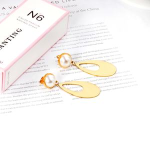 ต่างหูดีไซน์ใหม่ยอดนิยม รูปทรงหยดน้ำมุก สง่างาม ชุบทอง 18k เหมาะสำหรับงานแต่งงาน/เดท/งานแสดง - Product Image 5