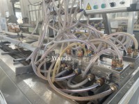 Chaîne de production d'extrudeuse de profil de stores de volet roulant en PVC