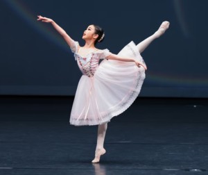 Robe Tutu et Jupes sans Manches en Soie Bleu Clair pour Filles, Modè<span class=keywords><strong>le</strong></span> Clara Variation <span class=keywords><strong>Casse</strong></span>-<span class=keywords><strong>Noisette</strong></span> <span class=keywords><strong>Lac</strong></span> <span class=keywords><strong>des</strong></span> <span class=keywords><strong>Cygnes</strong></span> Solo Ge Bei Ayisel Ponte - Product Image 6