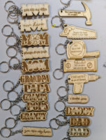 Porte-clés en bois personnalisés, écologiques, durables et portables, gravure laser, MOQ 100 pièces, OEM/ODM disponible pour les mariages