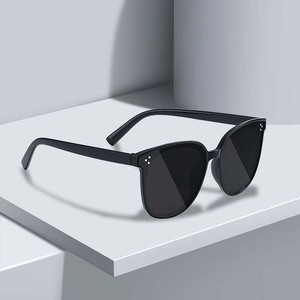 Gafas de Sol Cuadradas con Remaches, Diseño Moderno, Clásicas, de Viaje, para Mujer, Gafas de Sol de Lujo para Hombre - Product Image 5