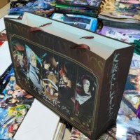 92 types de sacs en papier de 59,5 cm * 42 cm * 18 cm avec design collage Osamu Dazai (BSD) pour cadeaux et décorations d'Anime Expo et de la maison