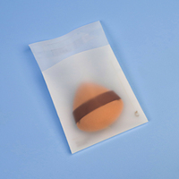 Sac auto-adhésif en CPE givré pour éponge de maquillage Beauty Blender, sac d'emballage personnalisé avec logo, petite pochette en plastique souple pour cosmétiques