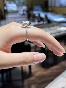 Bague de fiançailles en or jaune classique pop, diamant de laboratoire certifié IGI, taille radiante, semi-montée, pour femme, fabriquée à la main - Product Image 2