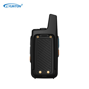 Walkie Talkie Lyunton 4G Mini Portátil con Cobertura Nacional, Carga USB, Sin Imán, Altavoz, Uso en Exteriores - Product Image 4