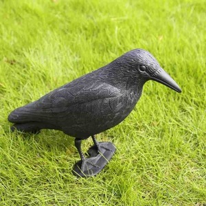 Support d'effaroucheur d'oiseaux de jardin en plastique noir avec ornement de leurre de corbeau pour les tactiques de peur et la chasse - Product Image 5