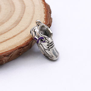 รองเท้าสนีกเกอร์ดีไซน์3D โลหะริบบิ้นสีม่วงเครื่องประดับสำหรับการรับรู้มะเร็งจี้การรับรู้ความรุนแรงในครอบครัว - Product Image 6