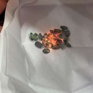 Lot de pierres précieuses d'Alexandrite naturelle en vrac à vendre, taille demi-carat, colis en vrac, pierres précieuses d'Alexandrite naturelles changeant de couleur - Product Image 6