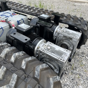 Telaio Cingolato Elettrico Sottocarro Crawler Radiocomandato Carro Armato con Binari in Metallo e Controller - Product Image 4