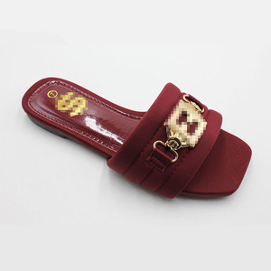 Nouvelles Sandales d'Été Style Polyvalent Chaussures de Plage à Bout Rond Sandales à Fond Plat Tongs Ventes Directes d'Usine Chaussures de Haute Qualité - Product Image 2