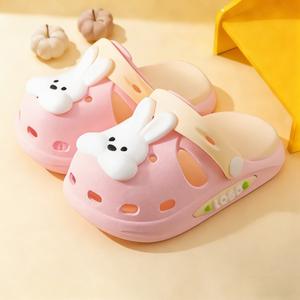 Sandales d'été 2026 pour enfants, motif ourson mignon, à semelle souple, pour garçons et filles, chaussures d'extérieur à trous - Product Image 1