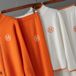 Set Elegante in Maglia con Ricami Tinta Unita per Donna, Ideale per Ufficio e Casual, Comodo Completo con Gonna in Tutte le Taglie - Product Image 4