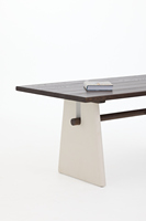 Ensemble de salle à manger en bois d'orme Japandi, plateau de table rectangulaire extra long, base et banc minimalistes en microciment