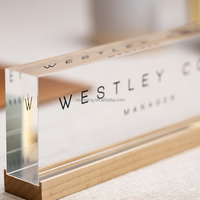 Bloc de nom en acrylique personnalisé avec base en bois - Plaque de bureau minimaliste pour PDG, décoration de bureau