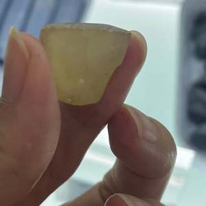 Dongshi Gems Uncut Lab Grown Rough Rutile Stone para la fabricación de gemas - Product Image 3